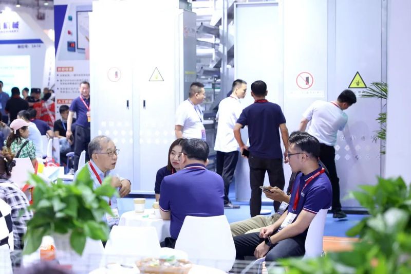 5月18日中国畜博会盛大开幕，意昂F凯捷牧业展位人气“狂飙”！！！